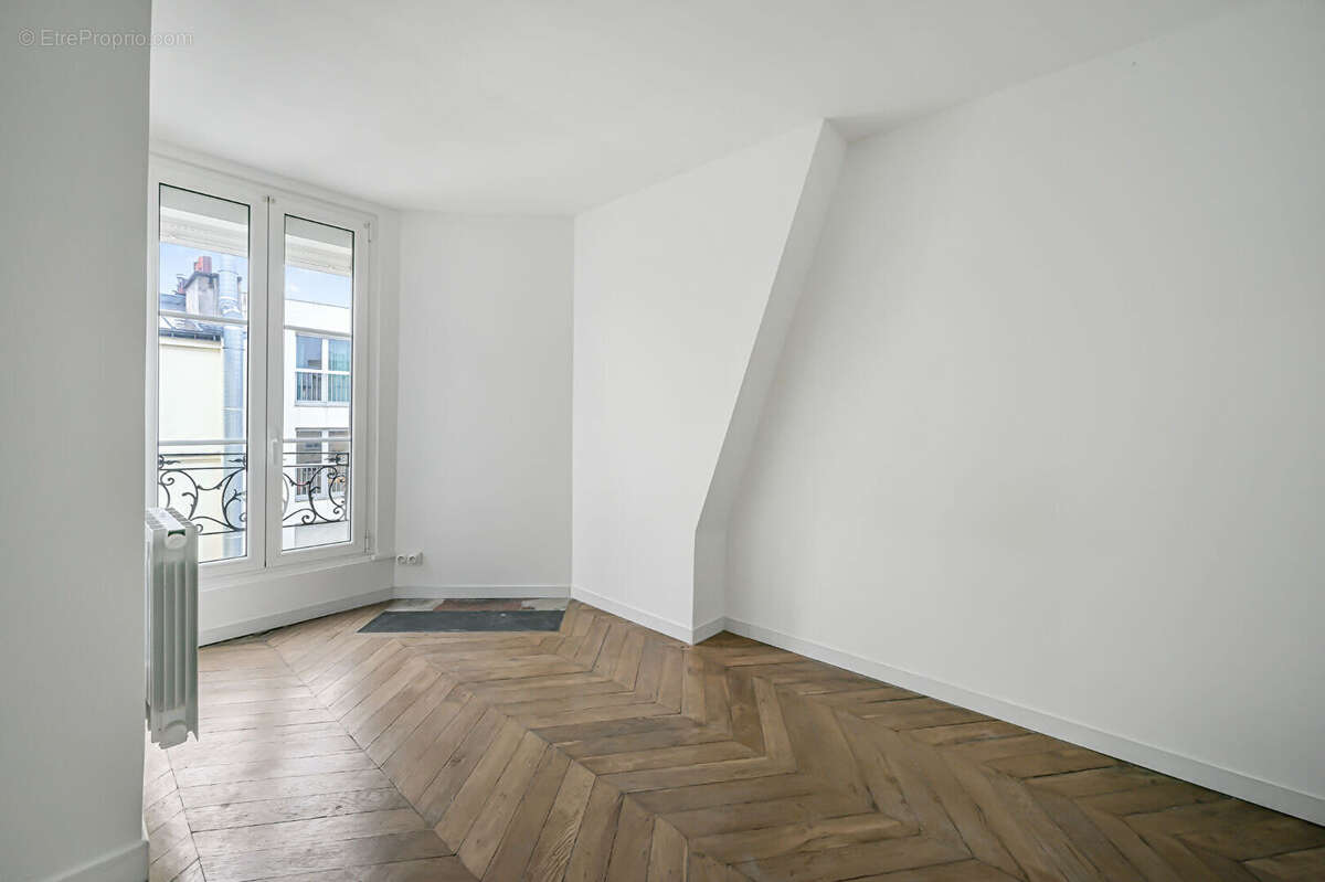 Appartement à PARIS-14E
