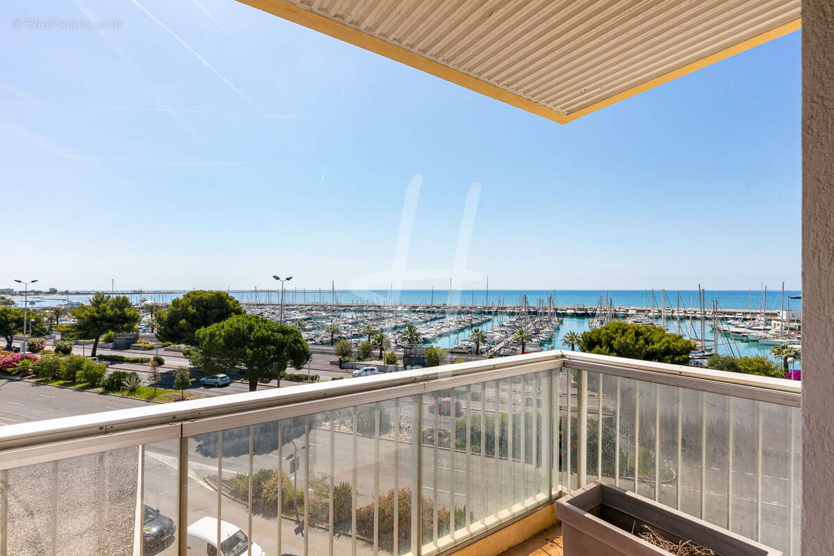 Appartement à SAINT-LAURENT-DU-VAR