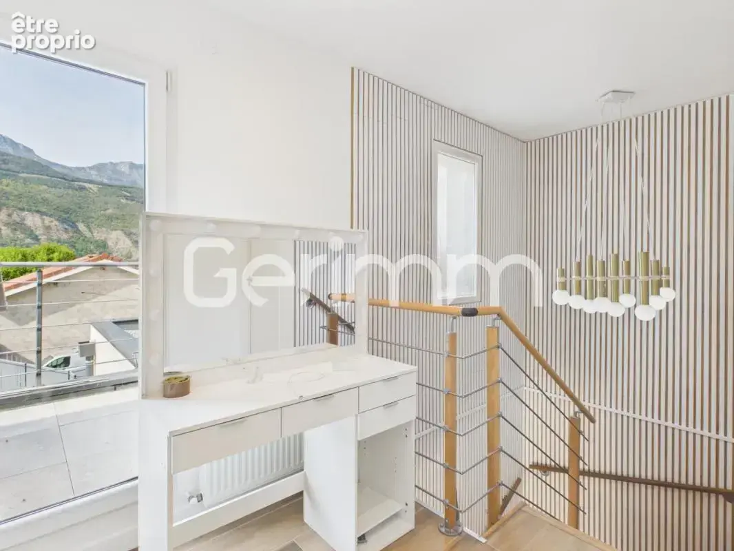 Vente - Maison - 5 pièces + cuisine - 124 m² - 525 000 € - VIF - photo 16