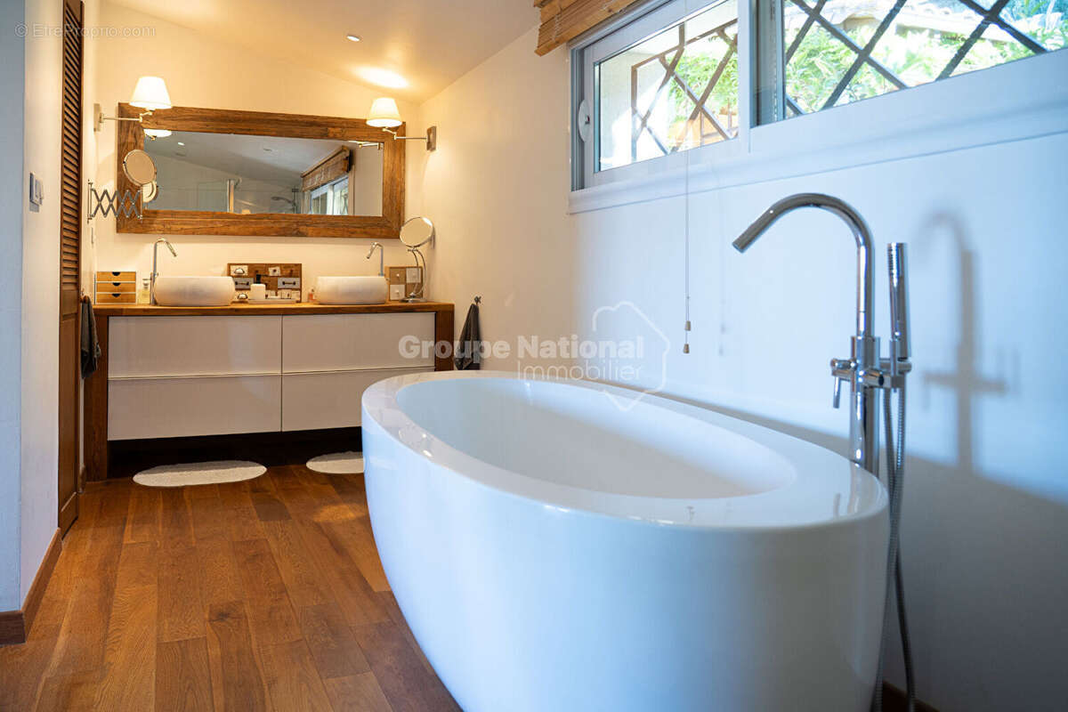 Maison à SAINT-CHAMAS