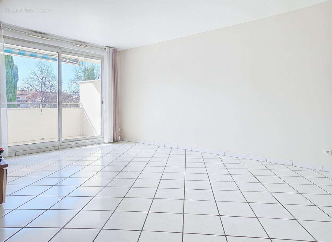 Appartement - 3 Chambres - 2  Balcons - 2 Caves - Garage possible en sus - Proche toutes commodités - photo 9