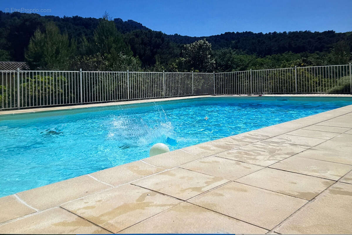 Maison à LA ROQUE-D'ANTHERON