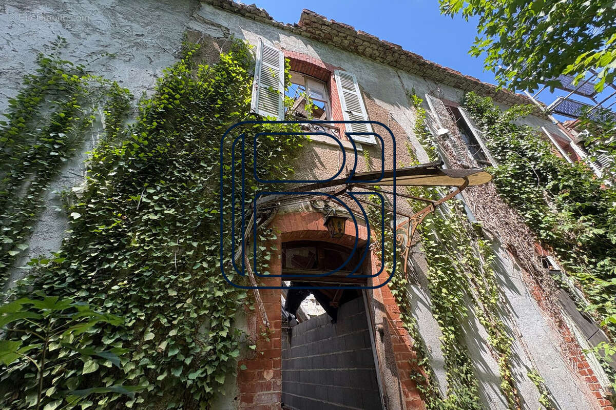 Maison 130 m² à Saint-Gervais-Sous-Meymont  - photo 5