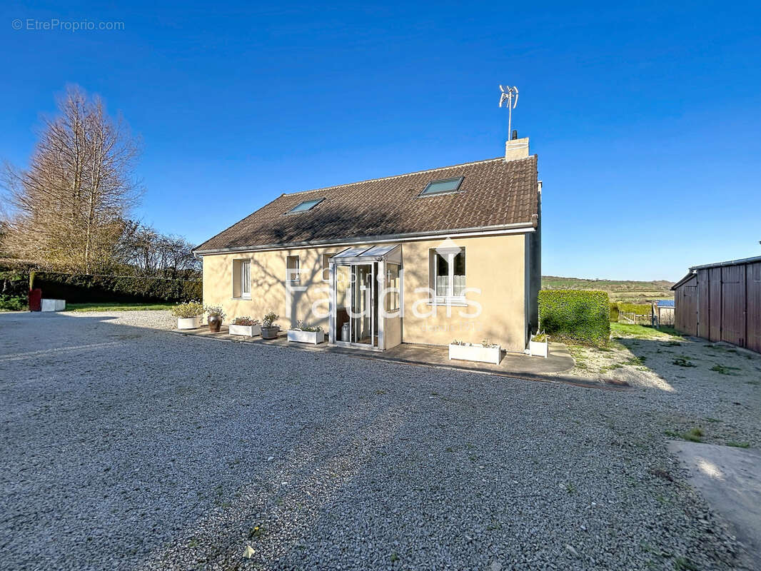 Maison à LES MOITIERS-D'ALLONNE
