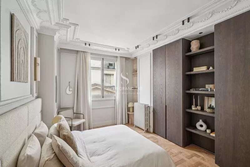 Appartement à PARIS-8E