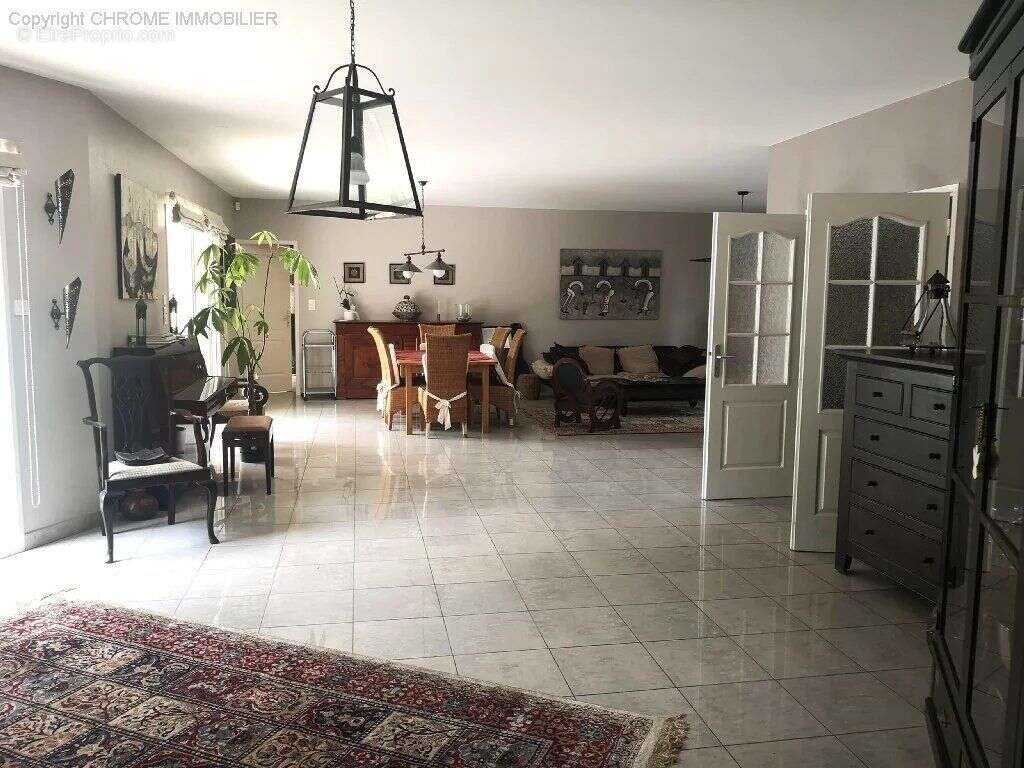 Maison à FOURQUES-SUR-GARONNE