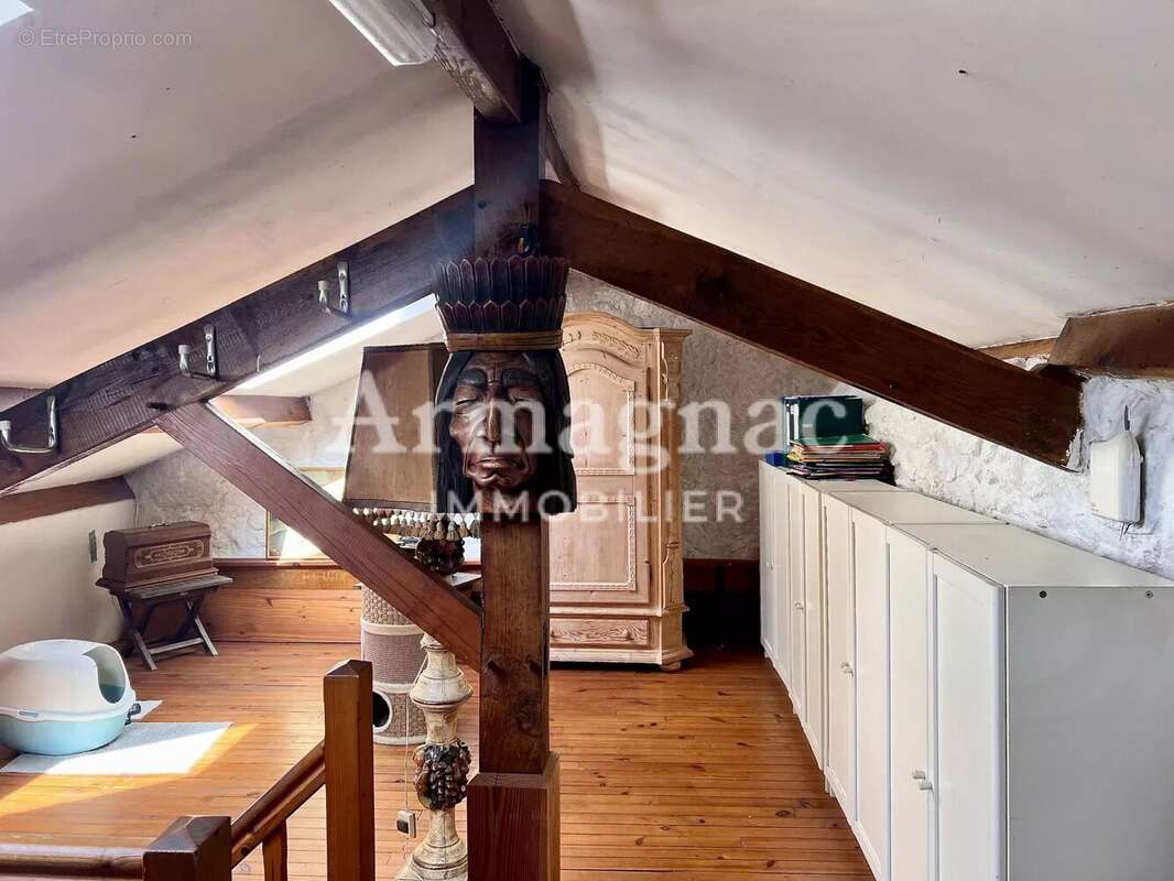 Maison à VIC-FEZENSAC