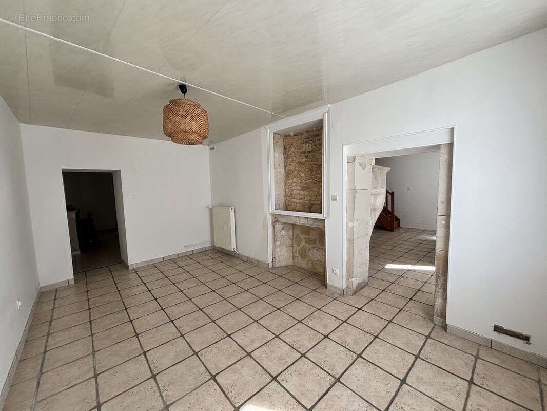 Maison à OURCHES-SUR-MEUSE