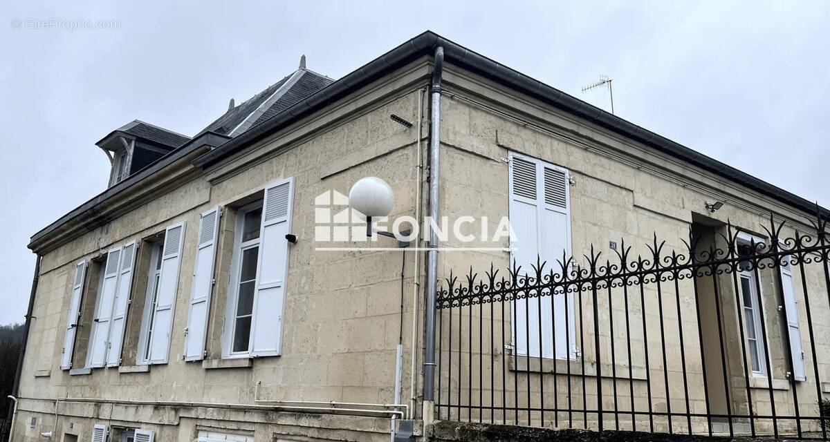 Appartement à COURMELLES