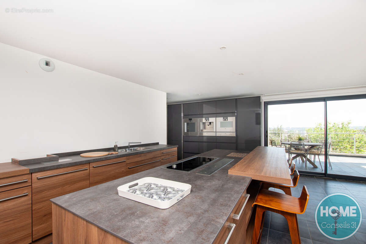 À Toulouse (31), immobilier de prestige : VILLA AVEC VUE SPLENDIDE SUR TOULOUSE - photo 8
