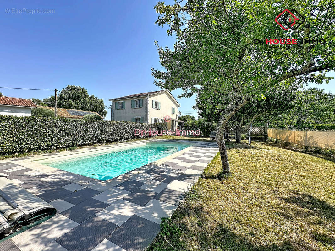 Maison 198 m² à Aubeterre-Sur-Dronne  - photo 28