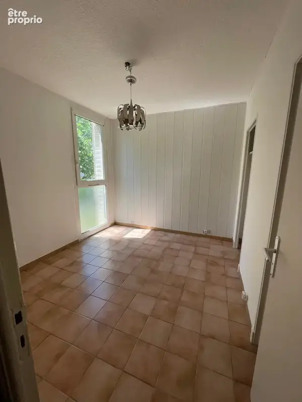 Marignane   parc camoin   t3 avec balcon, loggia et cave - photo 3