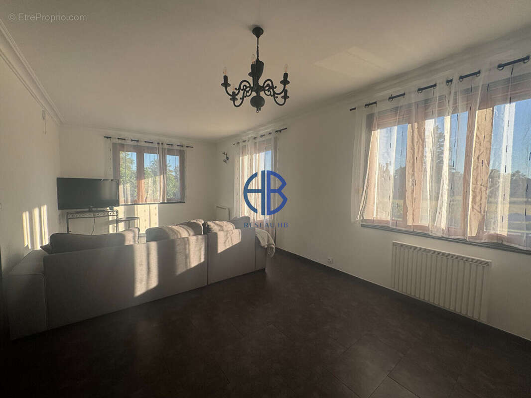 Maison à SERRIERES-DE-BRIORD