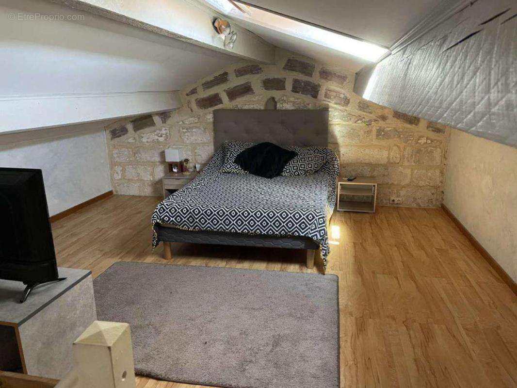 Commerce à SAINTES-MARIES-DE-LA-MER