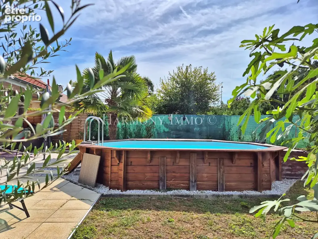 Maison de plain pied 4 pièces de 92 m2 avec piscine et jardin arboré - photo 13