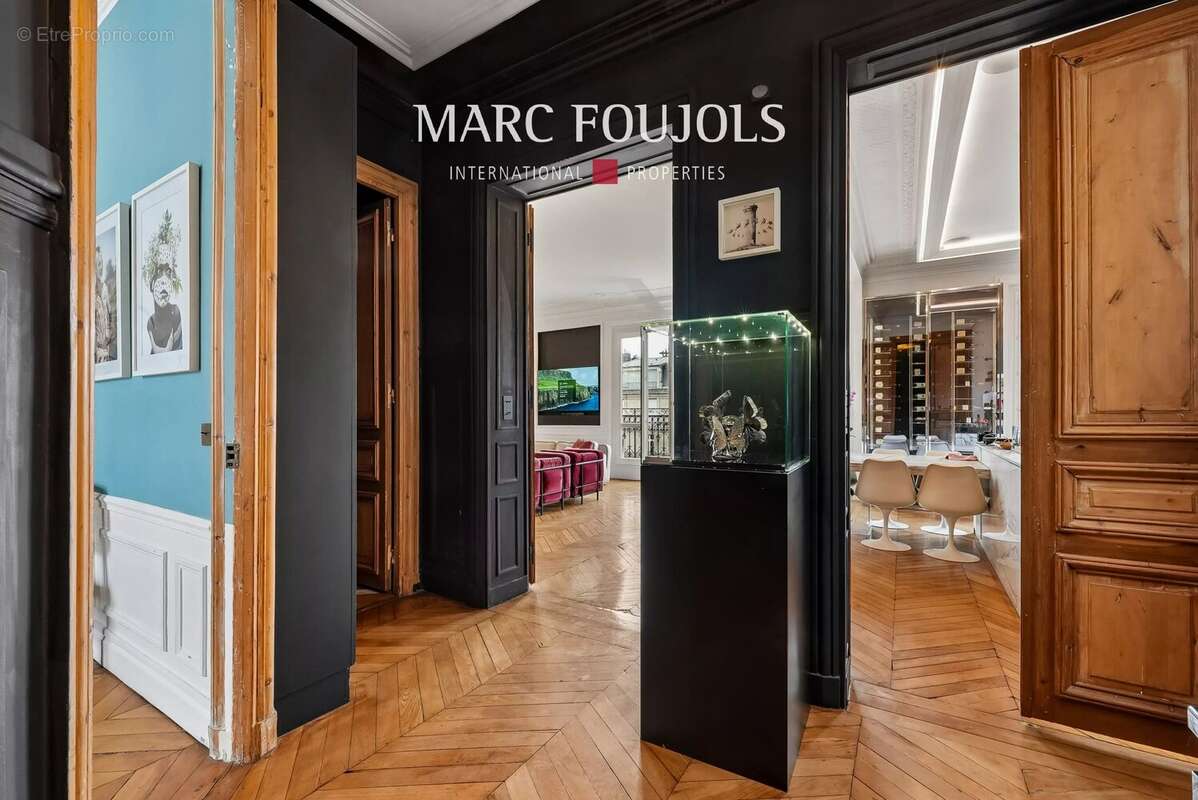 Appartement à PARIS-16E