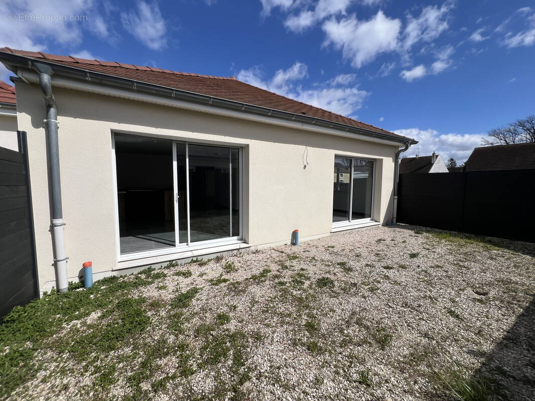 Maison à LEVERNOIS
