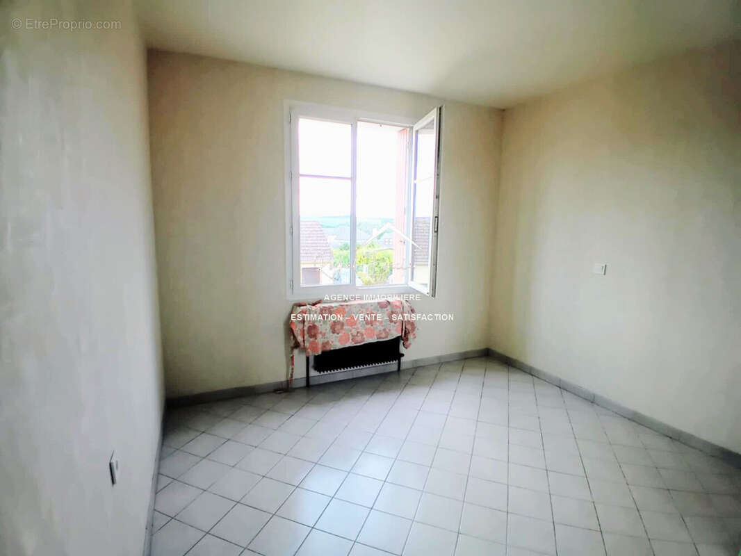 Chambre 2 - Maison à PREUILLY-SUR-CLAISE