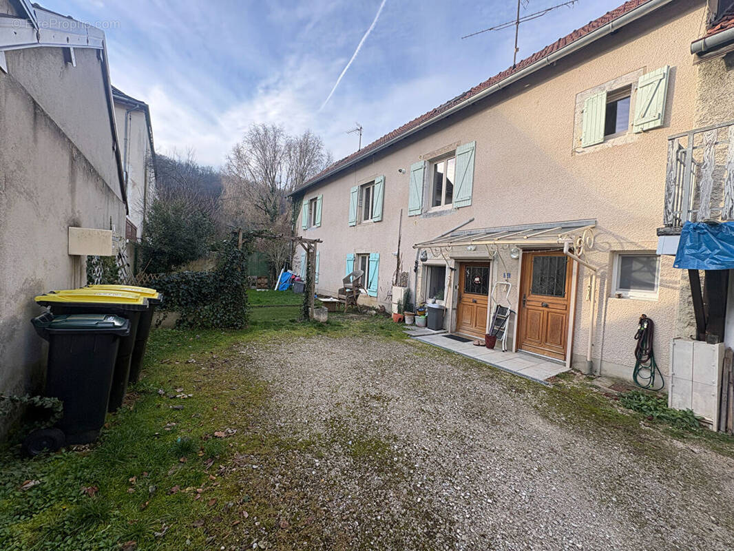 Maison à PONT-DE-ROIDE