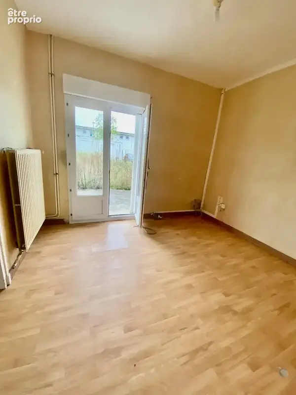 Maison a renover - 3 chambres - beau potentiel - photo 2