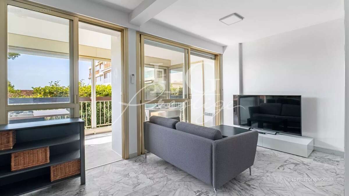 Appartement à MANDELIEU-LA-NAPOULE
