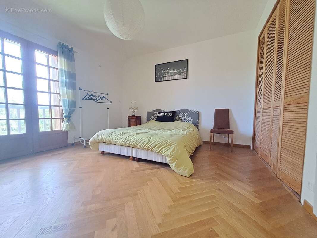 Maison à SAINT-CYR-SOUS-DOURDAN