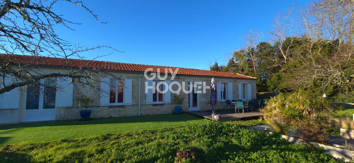 Maison à SAINT-CHRISTOLY-MEDOC