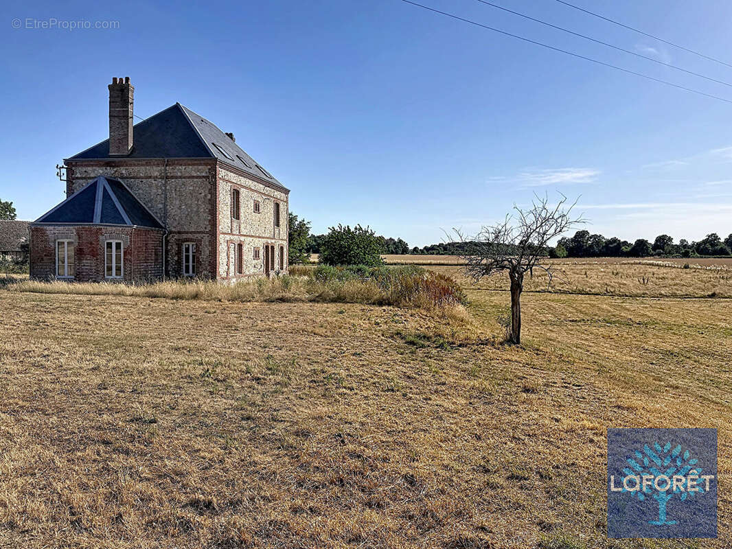 Maison proche BERNAY 10 pièce(s) 260 m2 - photo 2