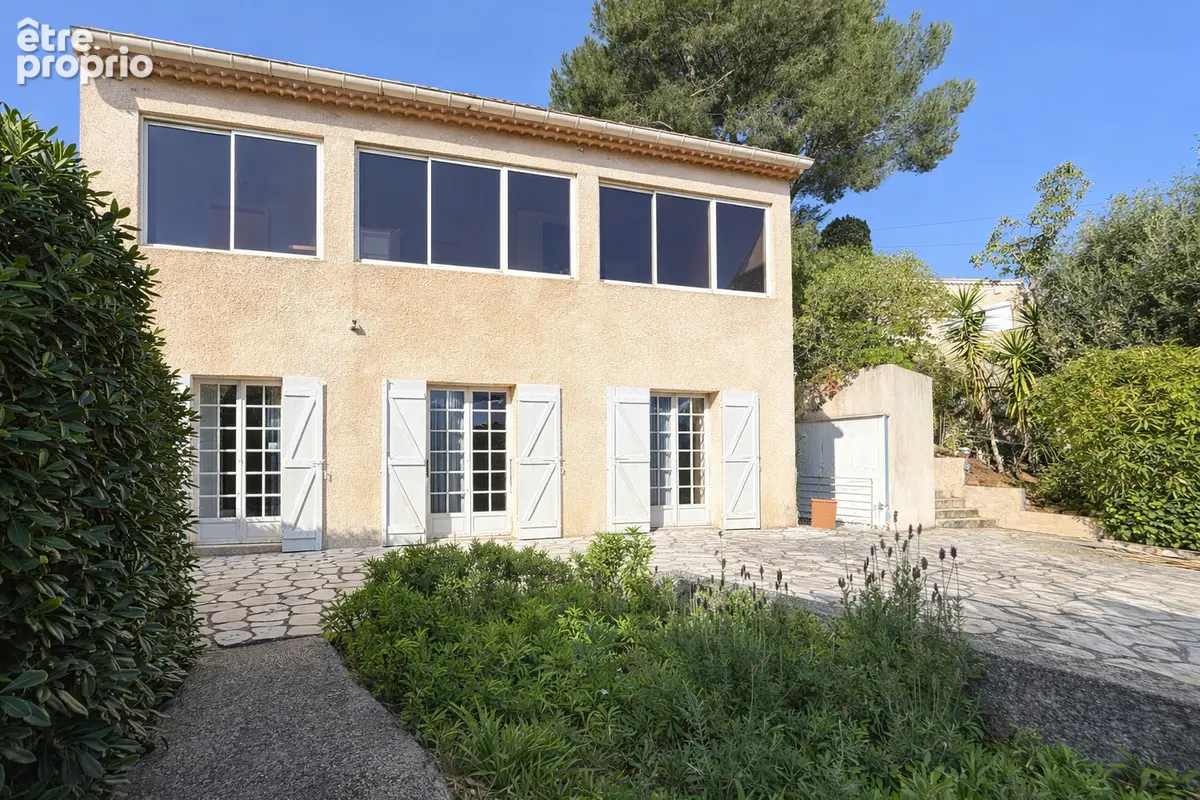 ** Bord De Mer ** Maison de 163m² avec 5 Chambres ** (83430) SAINT MANDRIER SUR MER ** - photo 2