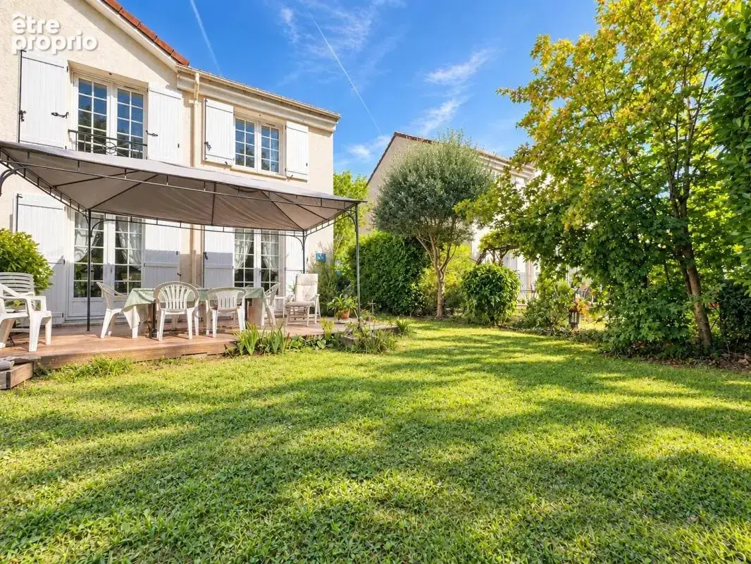 Maison 5 pièces 91 m² · aux Clayes-sous-Bois · 91 m² · 349 000 €