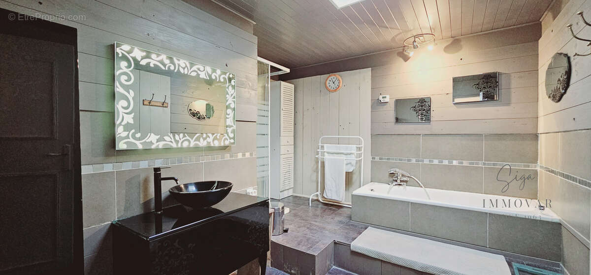 Appartement à LA CADIERE-D'AZUR