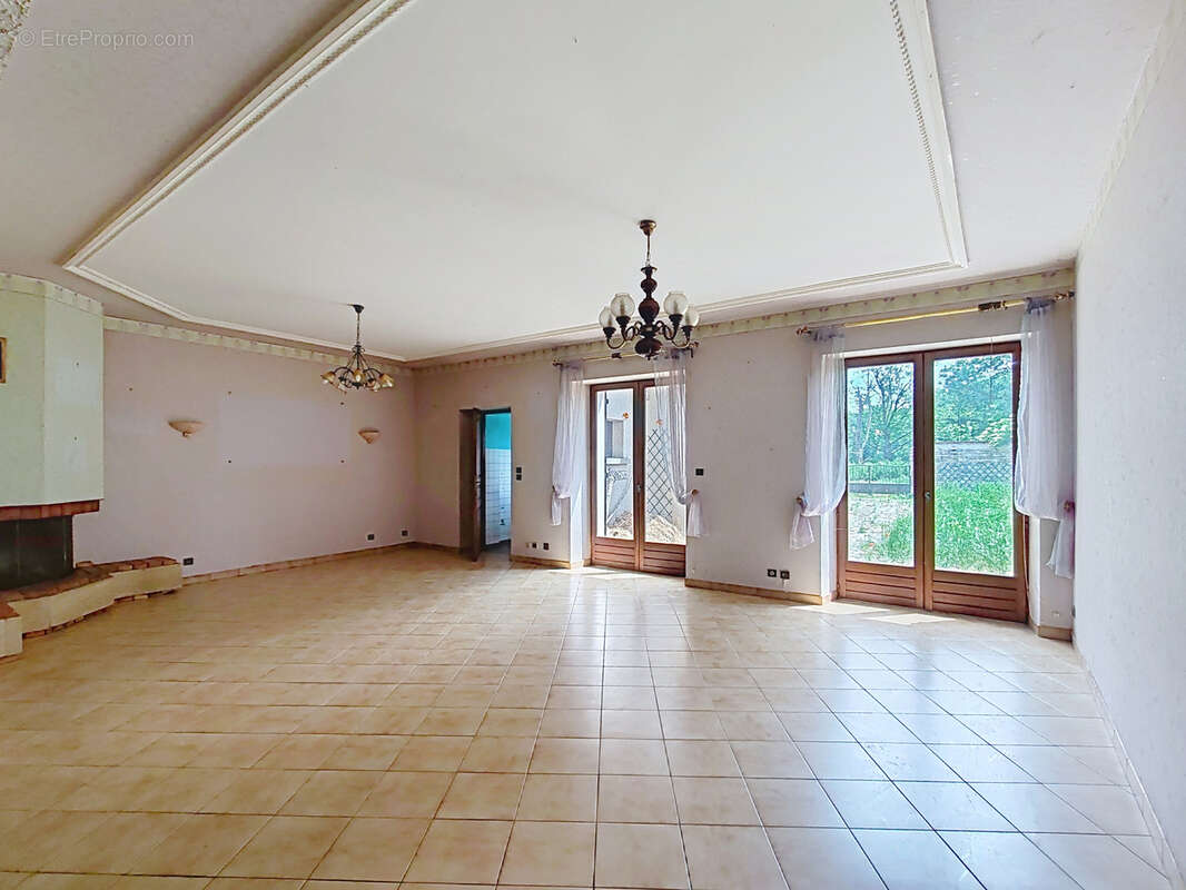 Maison à LAMORVILLE