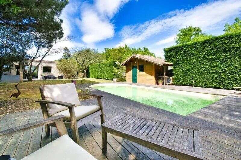 Maison à AMBARES-ET-LAGRAVE