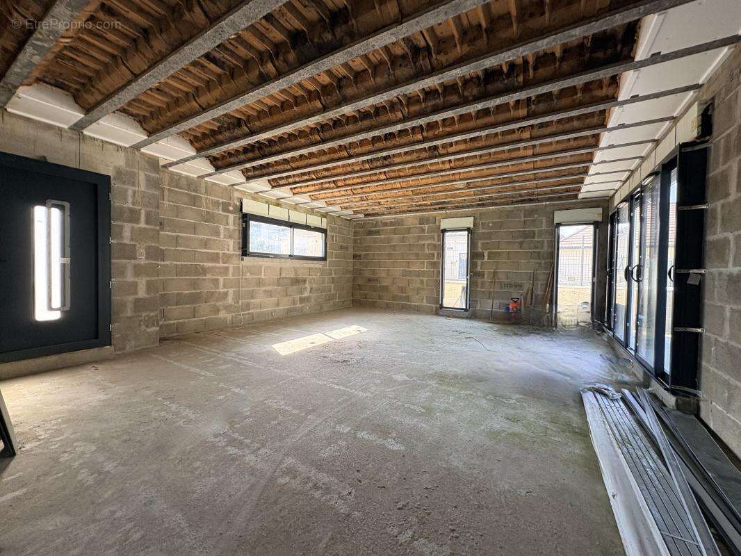 Maison à VEZERONCE-CURTIN