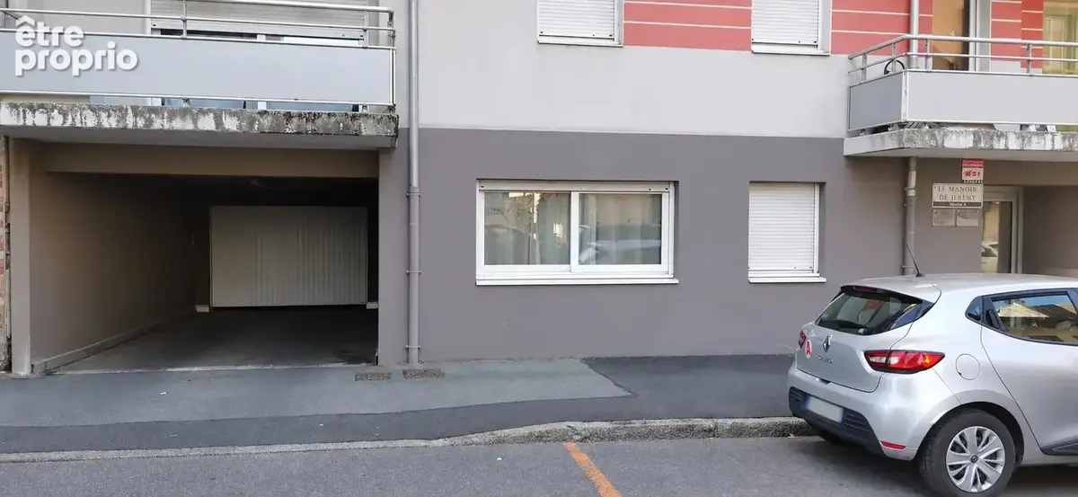 Garage au centre de thonon à deux pas de la gare - photo 3