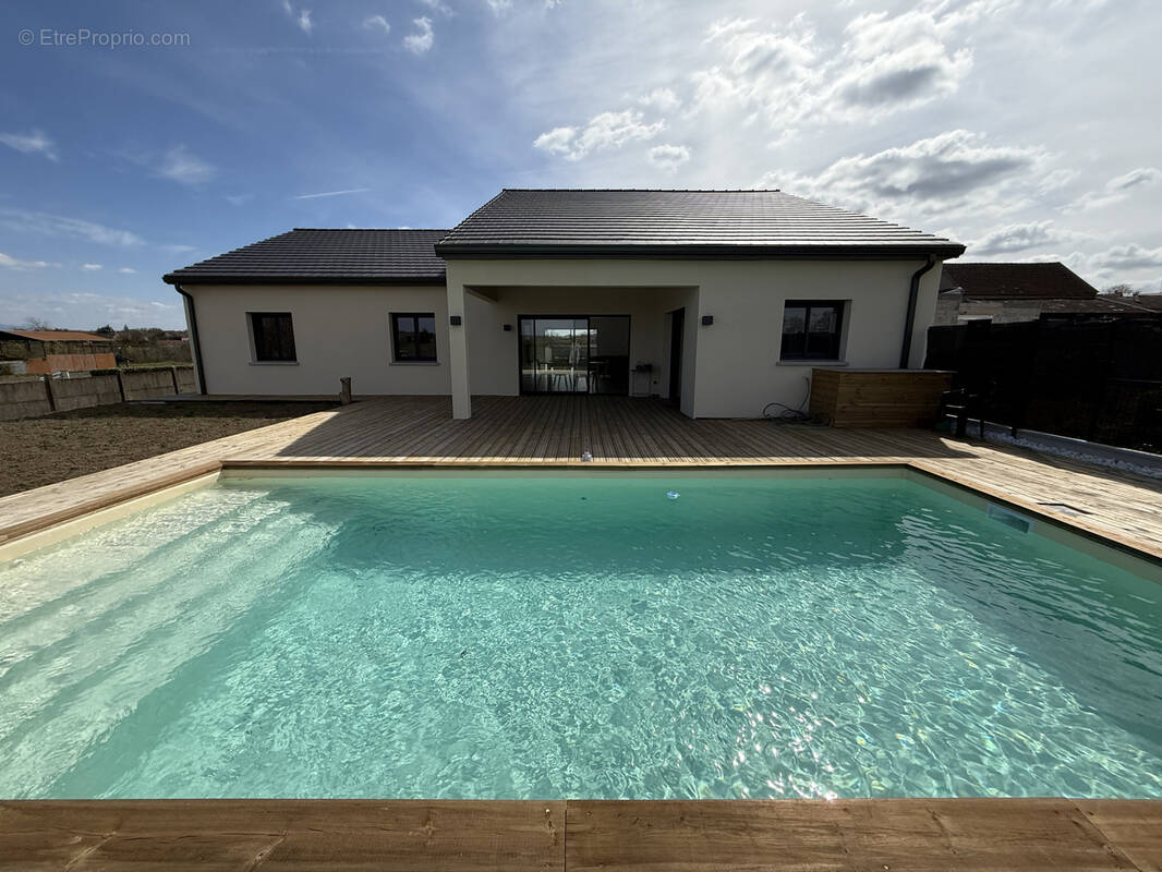 Maison à ESPINASSE-VOZELLE