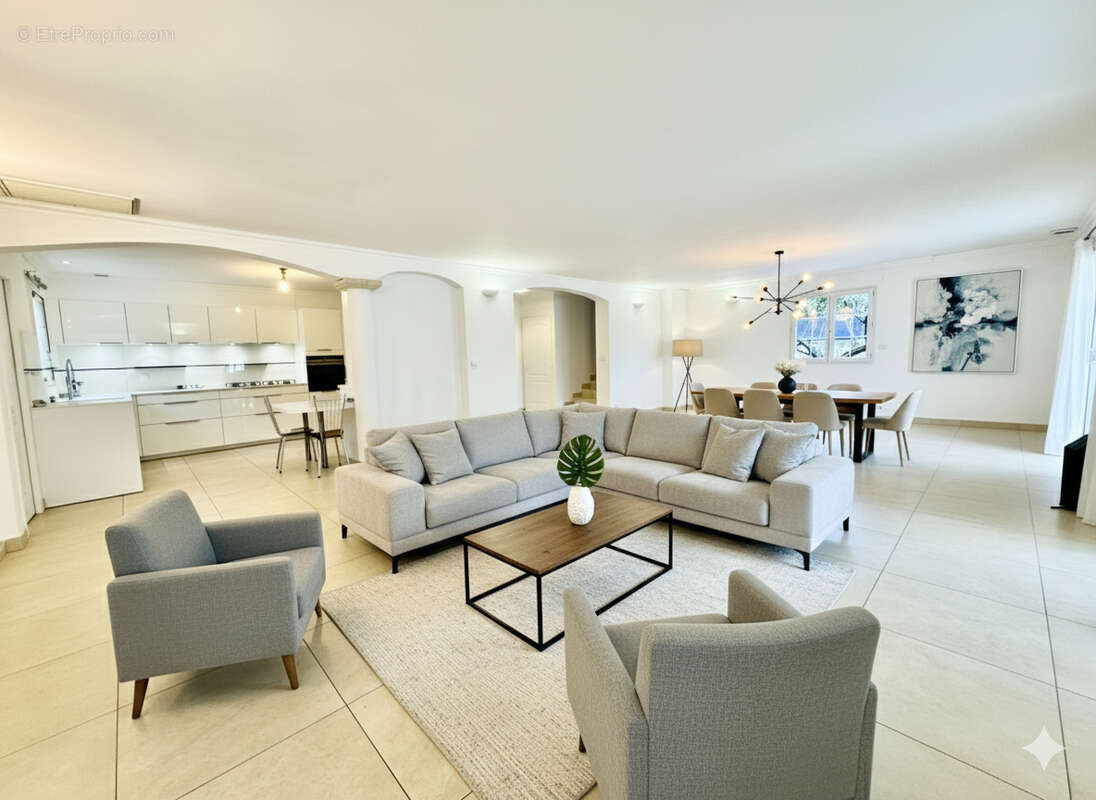 Maison à SAINT-LAURENT-D'AIGOUZE