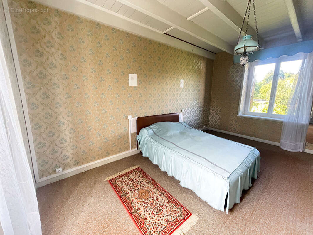 Maison à CHATEAUNEUF-DU-FAOU