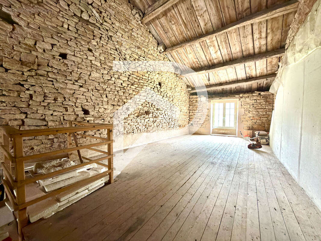 Maison à PERRANCEY-LES-VIEUX-MOULINS