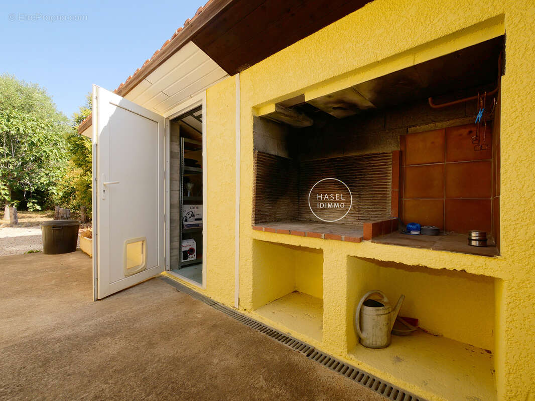 Villa en parfait état avec piscine, garage et grand jardin avec dépendance - photo 6