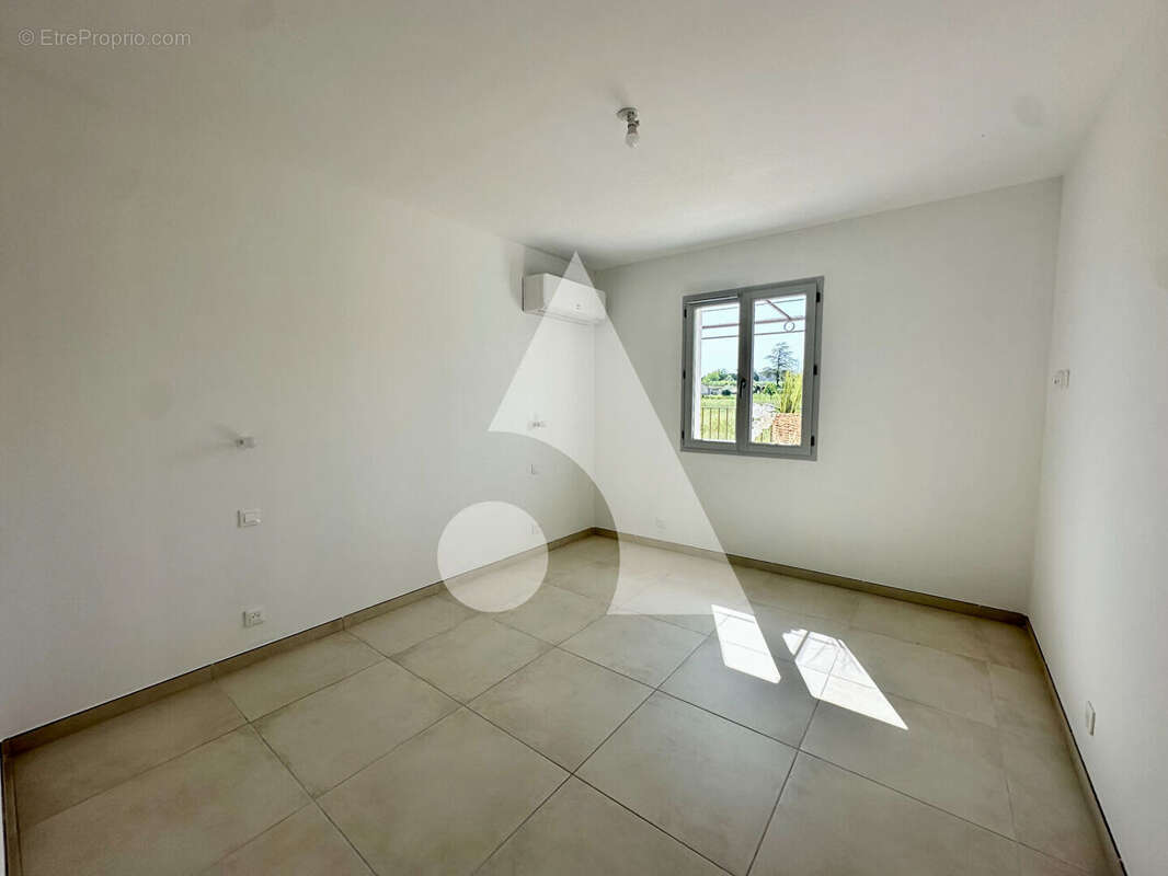 Pertuis - Appartement T3 de 56,30 m2 hab avec terrasse + 2 places de stationnement - photo 5