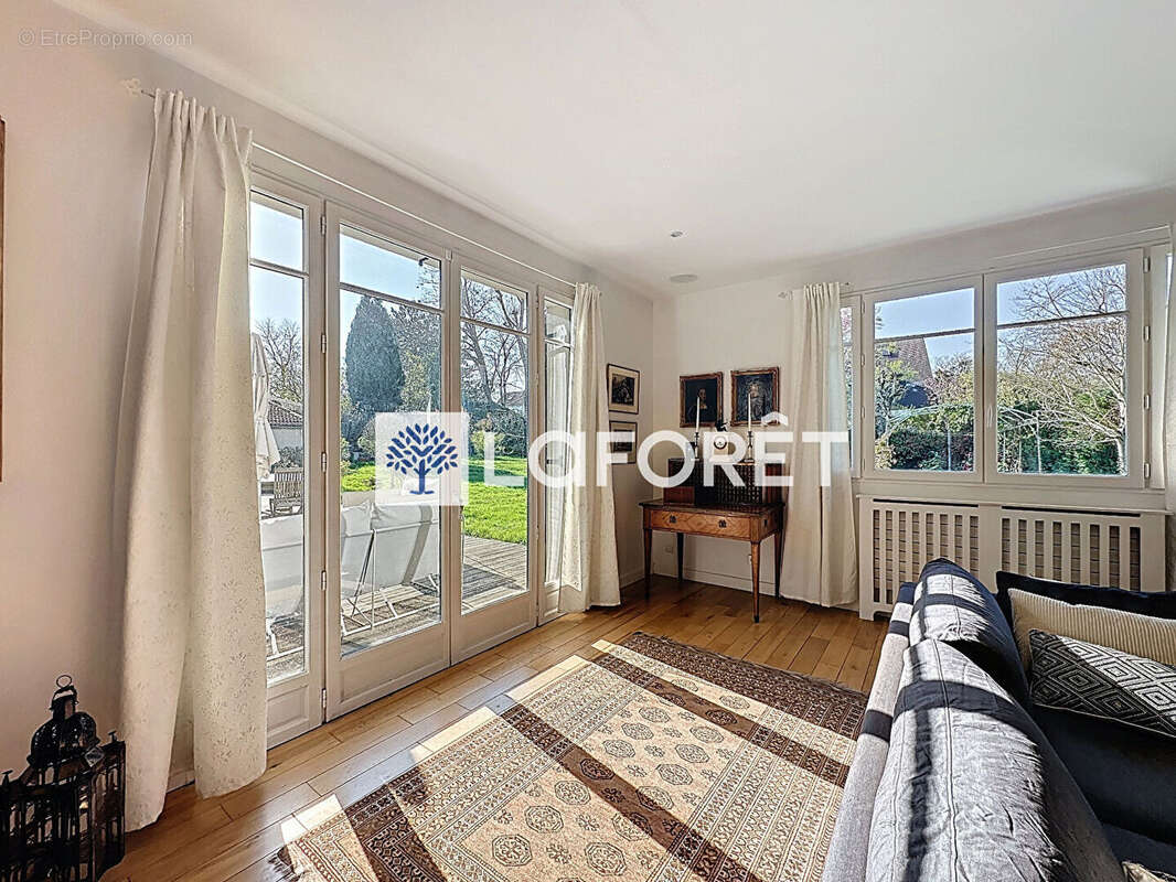 Maison à SAINT-NOM-LA-BRETECHE