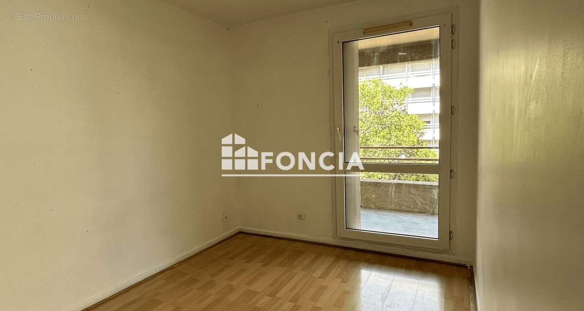 T3 traversant avec double terrasse et parking – Secteur Timone - photo 7