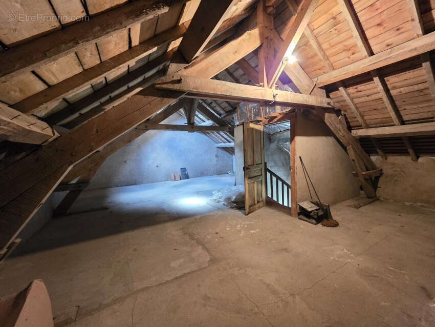 Maison à SAINT-GERVAIS-D'AUVERGNE