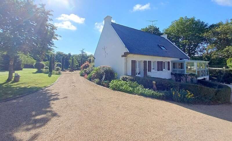 Maison à MONTIGNE-LE-BRILLANT