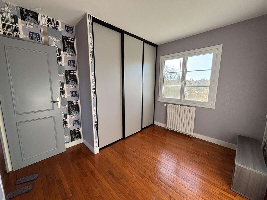 Maison à SAINT-PARIZE-LE-CHATEL