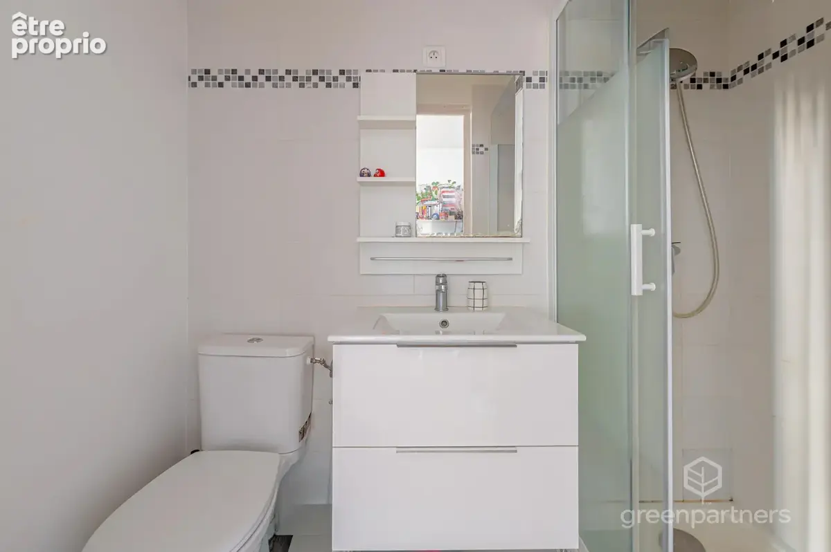 F2 29,53 m² - parquet - dernier étage - au calme - vincennes - photo 9