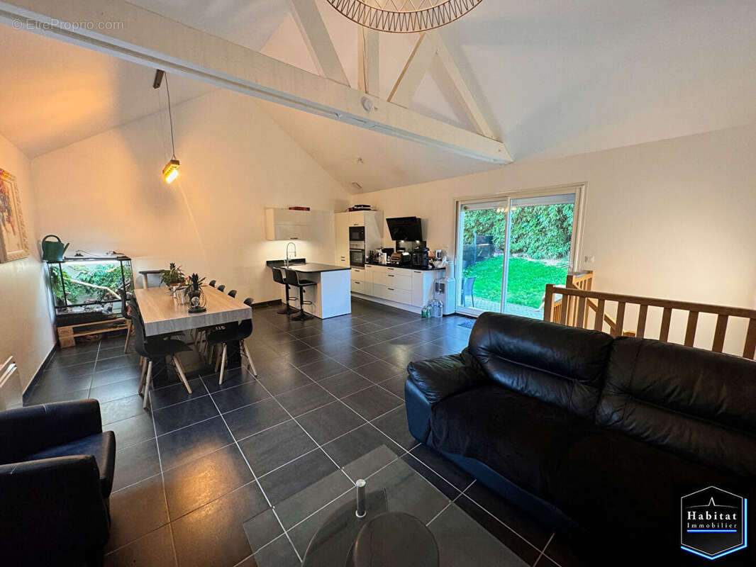 Maison à LE PLESSIS-BELLEVILLE