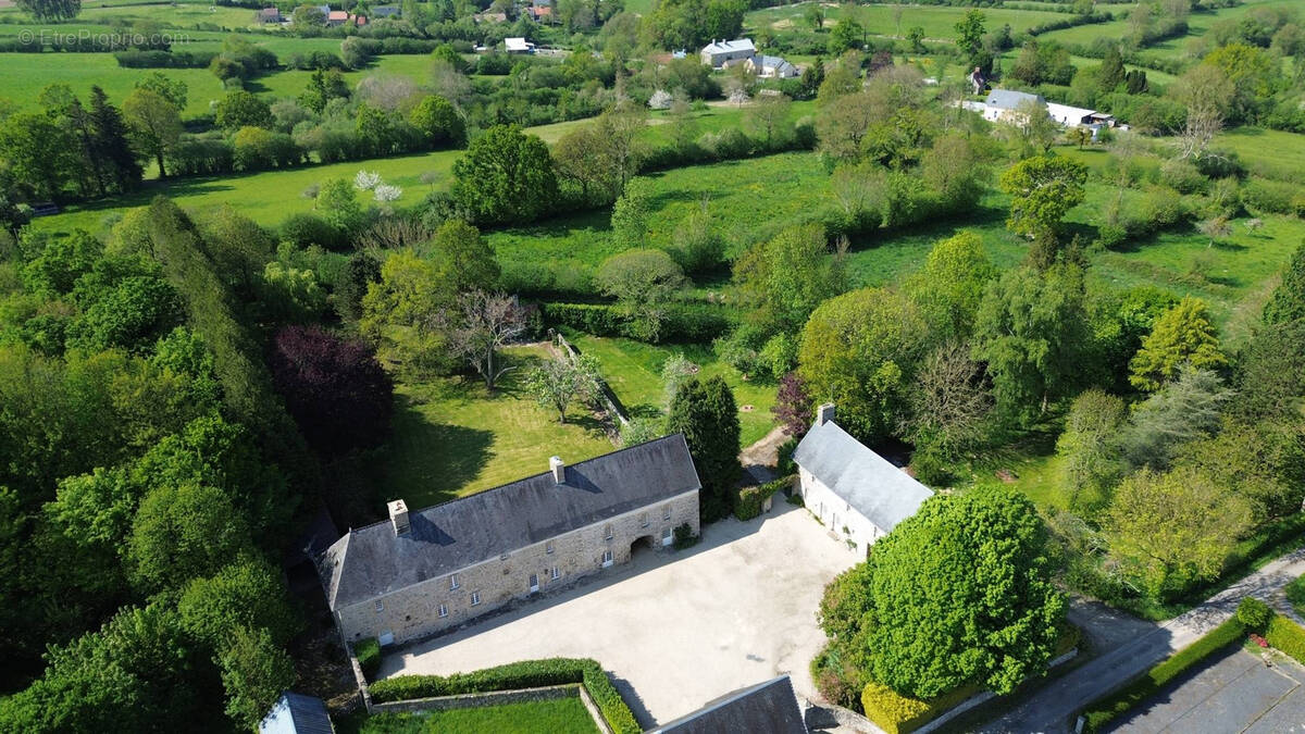 Maison à MONTCUIT