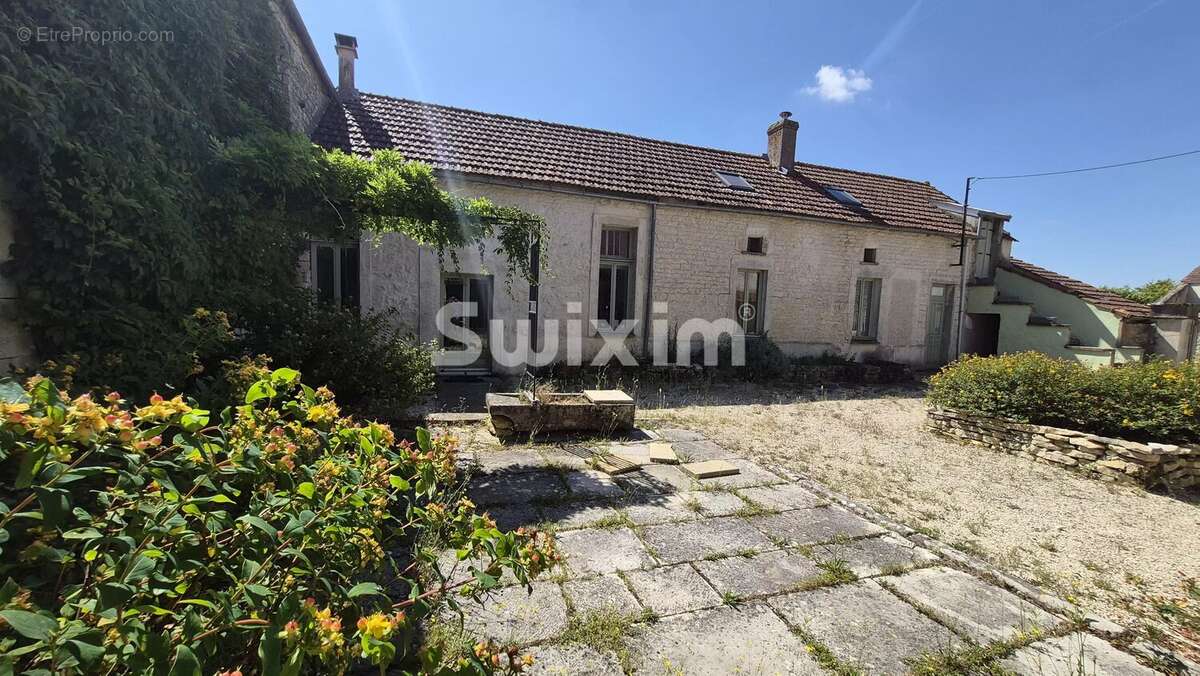 Maison à NOYERS